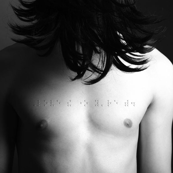 The tattoo reads: "Love the one you’re with.”